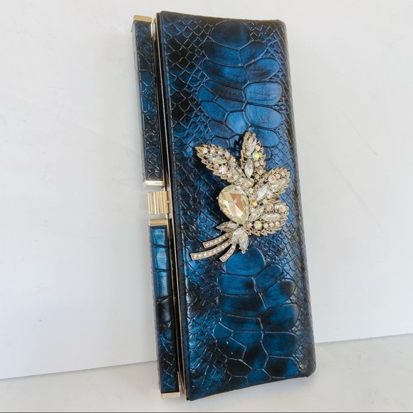 Iris Lane iridescent blue envelope clutch with crystal - Picture 4 of 11